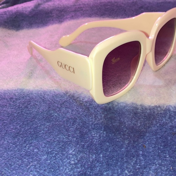 Gucci sunglasses barely worn out - Picture 3 of 3
